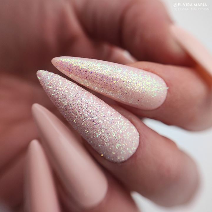BNC9 Glitter YOU'D BETTER WORK, COVERGIRL (Strike A Pose)