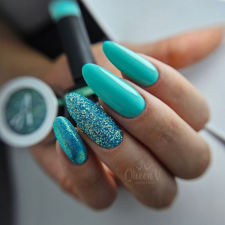BNC16 Glitter TWIST & SHOUT (Hot, Cool & Vicious)